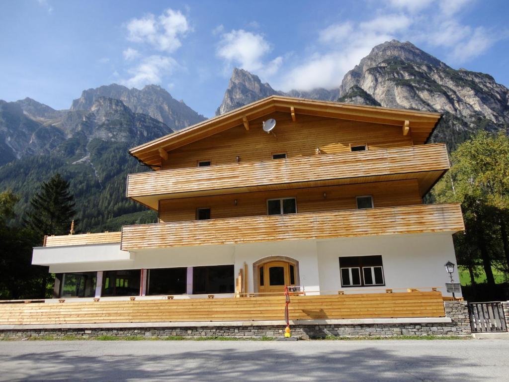 Gschnitzerhof Apartment Exterior photo